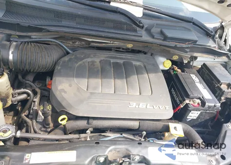 2011 Dodge Grand Caravan Crew z USA, uszkodzony, nr VIN 2D4RN5DG4BR699965